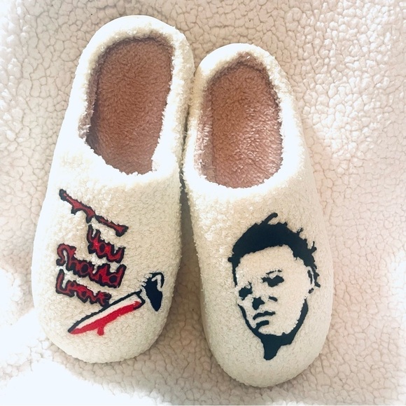 ๐NWT Horror Movie Slippers โ Plush & Comfortable โ Size 9.5-10 Halloween - Picture 6 of 9